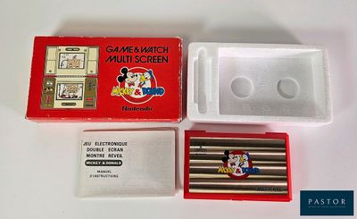une boîte d'allumettes et une boîte d'allumettes sur une table
