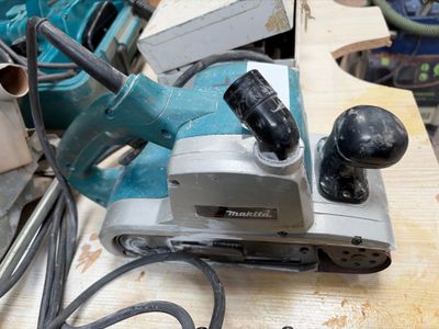 a picture of a machine that is sitting on a table