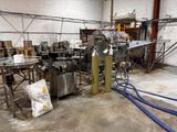une image d'une usine avec de nombreuses machines