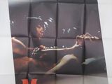 Affiche française du film « Salons de massage », représentant une femme allongée sur un canapé
