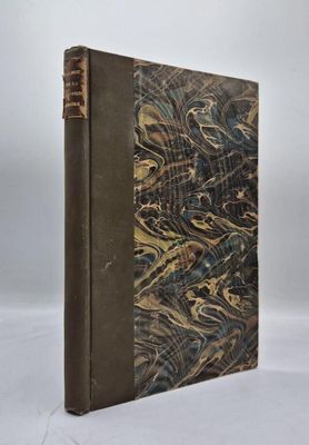 un livre à la couverture marron posé sur une surface blanche