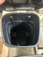 Lot de 2 poubelles plastiques, en l'état (photo 3)