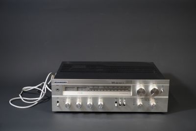 an image of a silver and black stereo system sitting on a table