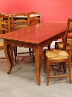 Table rectangulaire à dessus parqueté, pieds cambrés. (photo 3)