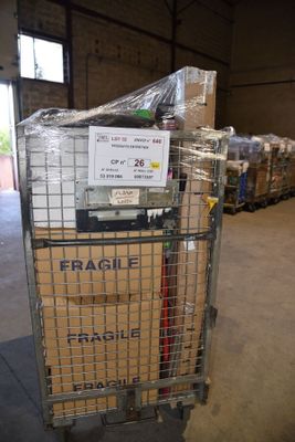 un chariot avec des cartons de objets fragiles, fragiles, fragiles, fragiles, fragiles, fragiles, fragiles, fragiles, fragiles, fragiles, fragiles, fragiles, fragiles, fragiles, fragiles, fragiles, fragiles, fragiles, fragiles, fragiles, fragiles, fragiles, fragiles, fragiles, fragiles, fragiles, fragiles, fragiles, fragiles, fragiles, fragiles, fragiles, fragiles, fragiles, fragiles, fragiles, fragiles, fragiles, fragiles, fragiles, fragiles, fragiles, fragiles, fragiles, fragiles, fragiles, fragiles, fragiles, fragiles, fragiles, fragiles, fragiles, fragiles, fragiles