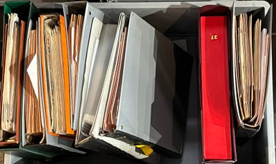 1 carton d'enveloppes diverses + 1 livret et 1 classeur de C…