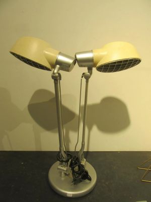 60.55 - LAMPE DOUBLE EN METAL ET PLASTIQUE - Hauteur 60 cm 2…