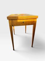 Table à jeux en noyer, placage de bois de rose et filets de … (photo 2)
