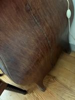 COMMODE SCRIBAN galbée en bois naturel ouvrant à un abattant… (photo 3)