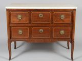 une image d'une commode en bois avec un plateau en marbre