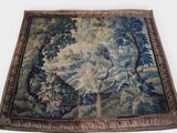 une image d'une tapisserie accrochée au mur