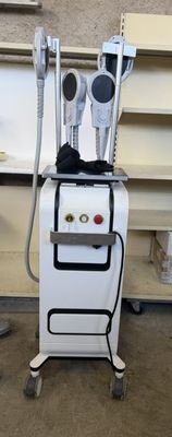 l'image d'une machine installée dans une pièce