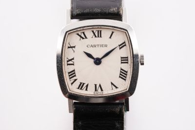 une montre dont le cadran comporte des chiffres romains