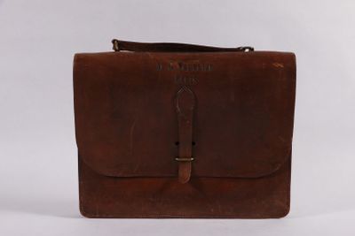 Porte documents en cuir brun portant la mention "A de NEUFLIZE / PARIS