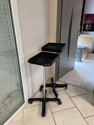 a black stool sitting in the corner of a kitchen
