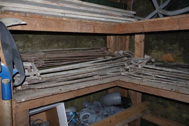 Lot de serres joints de maçon dont serres joints équerres. Visite...