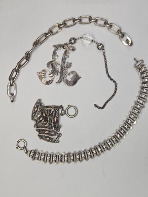 4 chaine de montres de differents modèles en argent et diver…