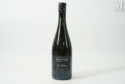 une bouteille de vin posée sur une table