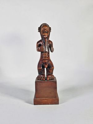 Statuette reliquaire masculine barbue en bois sculpté à bell…