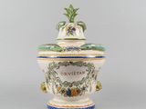 an image of a decorative vase with a lid