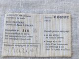 un gros plan sur un morceau de tissu portant une étiquette