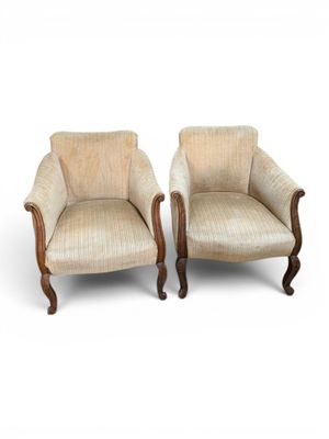 paire de fauteuils rembourrés avec accoudoirs et pieds tournés