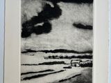 un dessin en noir et blanc représentant une plage avec un bateau au loin
