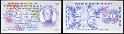 deux images différentes d'un billet de banque sur lequel figure un papillon