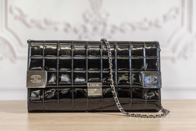 chanel black quilted lambskin flap clutch bag