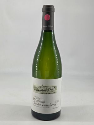 une bouteille de vin posée sur une table