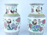 paire de vases chinois ornés d'oiseaux et de fleurs