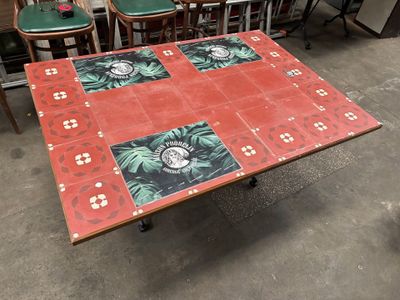 1 Table de bistrot parisien à piètement double de couleur no…