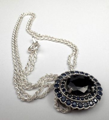 Collier argent 925 sertie d'un saphir principal taille ovale…