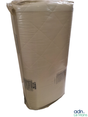 un matelas emballé dans un carton