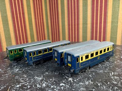 Trois wagons de train miniatures Hornby, modèles SNCF 4205, … - Photo 1