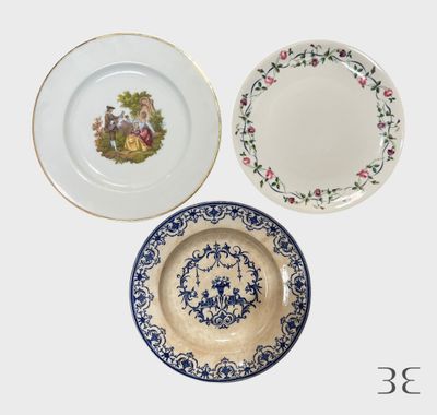 trois assiettes posées les unes à côté des autres
