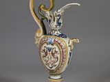 a vase with a dragon on the top of it