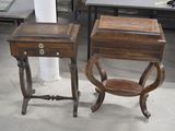 deux petites tables placées l'une à côté de l'autre