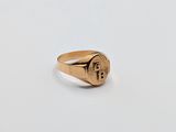 a gold signet ring with the letter e on it