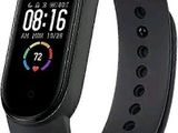 gros plan d'une montre intelligente sur fond blanc
