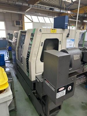 une machine qui se trouve à l'intérieur d'un bâtiment