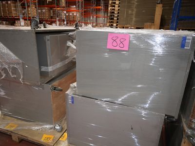 12 caissons sur roulettes laqués gris , fabrication artisana…