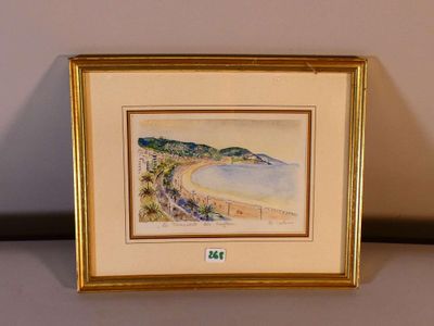 tableau représentant une scène de plage, dans un cadre doré, posé sur une étagère