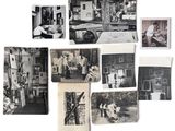 plusieurs vieilles photos en noir et blanc représentant des personnes dans une cuisine
