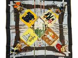 L'écharpe carrée est ornée d'une illustration représentant divers objets.