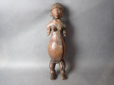 RDC Statue culturelle TABWA en bois et perles, H 41 cm