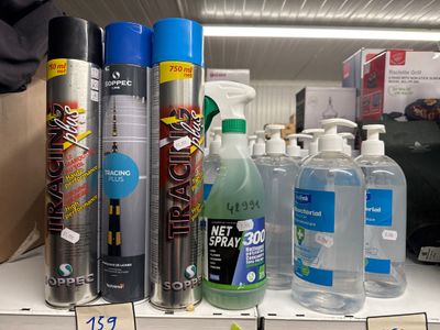 de nombreux types de produits d'entretien en rayon