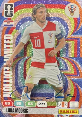 une photo d'une carte de football sur laquelle figure la photo d'un homme