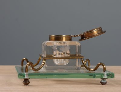 Encrier de bureau en cristal, reposant sur support en verre …