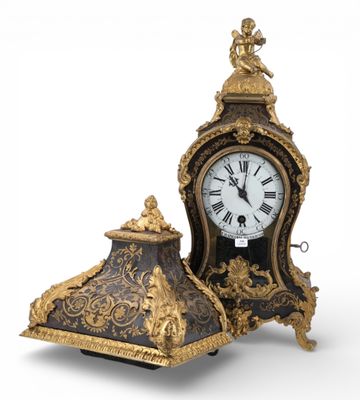 Cartel et sa console d'applique en bois marqueté à motifs de rinc...